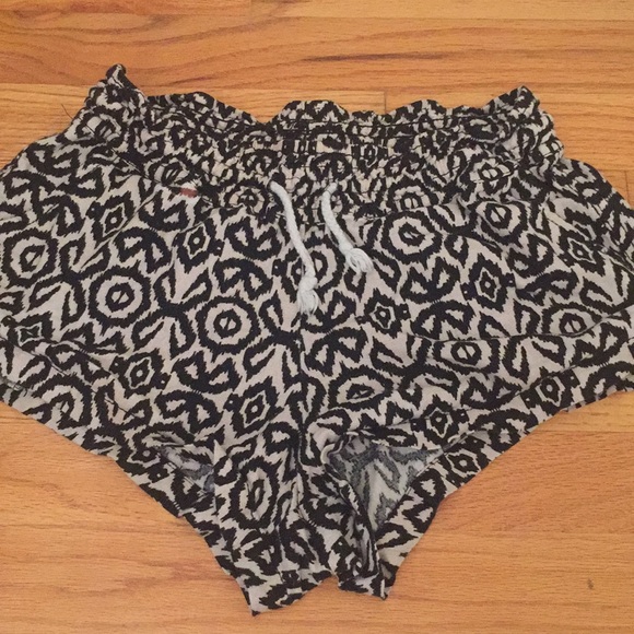 Pants - Loose-fitted black and tan shorts